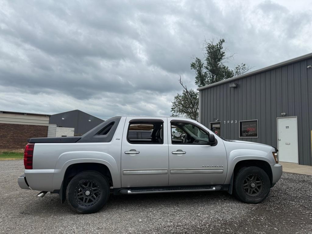 Chevrolet Avalanche LT 4WD 2010