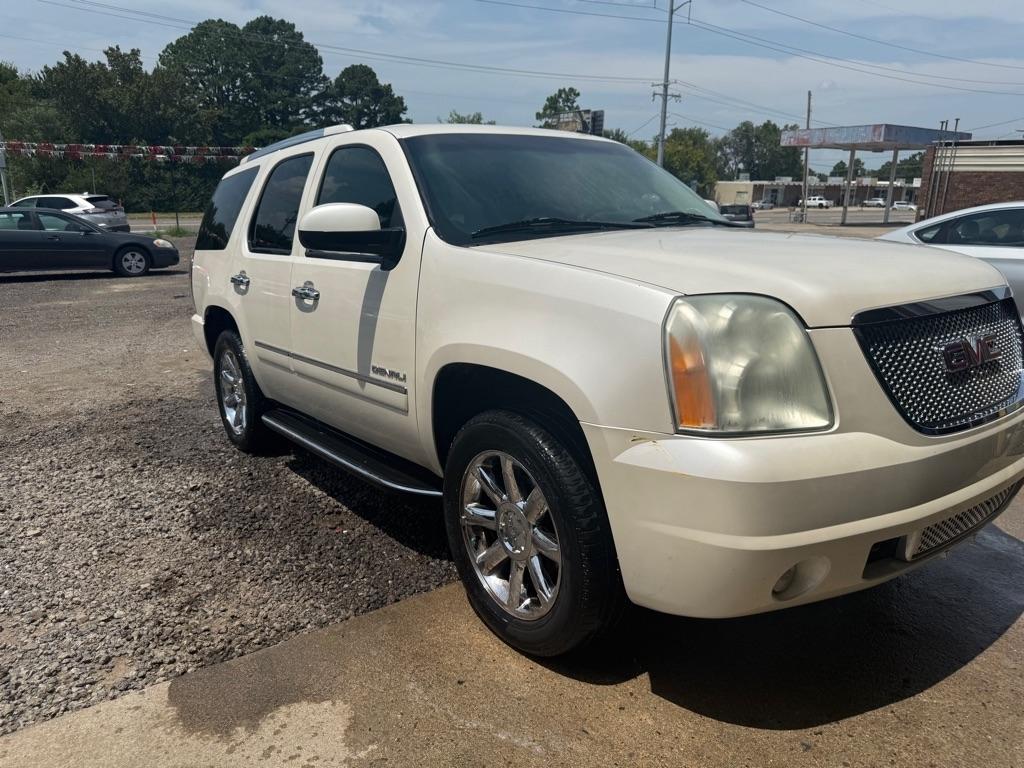 GMC Yukon Denali 4WD 2011