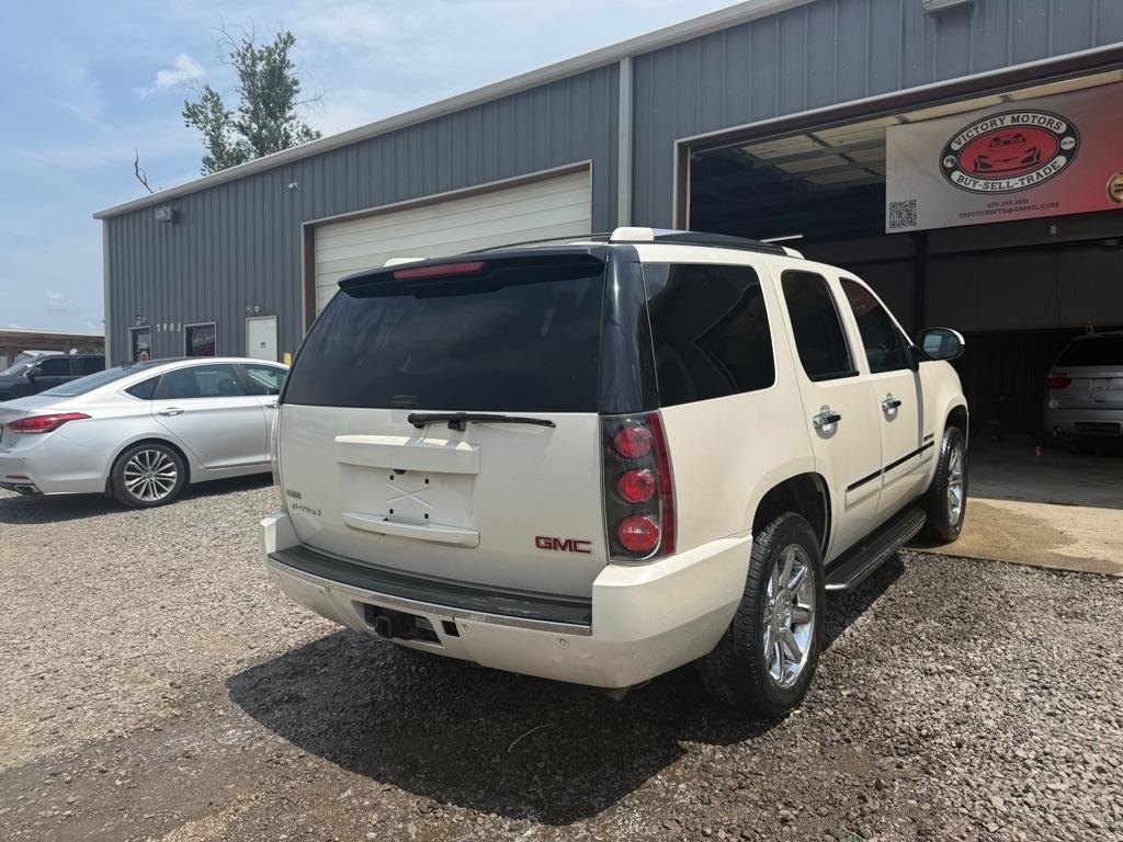 GMC Yukon Denali 4WD 2011