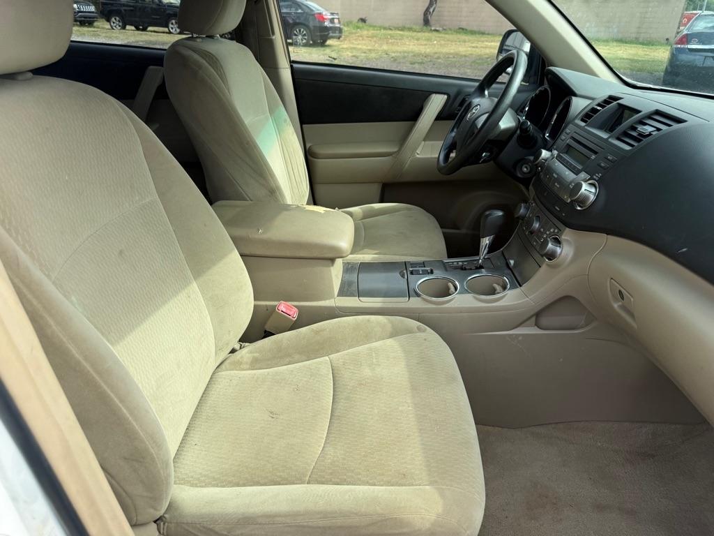 Toyota Highlander Base 2WD V6 2010