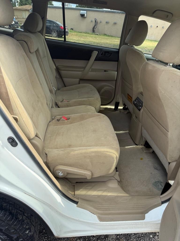 Toyota Highlander Base 2WD V6 2010