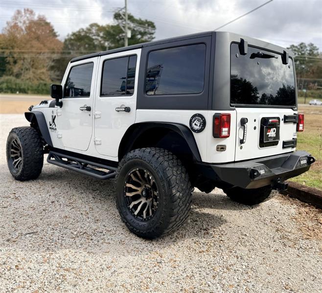 Jeep Wrangler Unlimited Sahara 4WD 2013