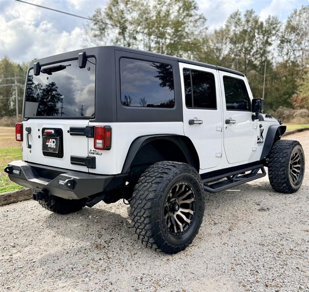 Jeep Wrangler Unlimited Sahara 4WD 2013