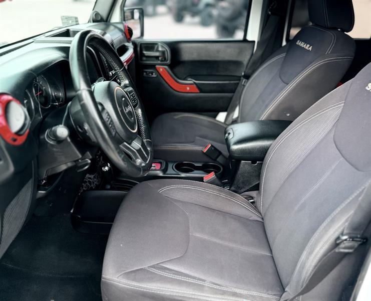 Jeep Wrangler Unlimited Sahara 4WD 2013