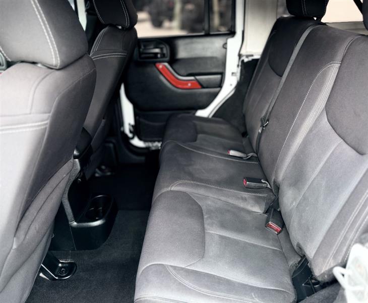 Jeep Wrangler Unlimited Sahara 4WD 2013