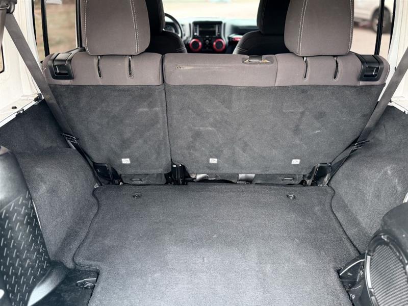 Jeep Wrangler Unlimited Sahara 4WD 2013