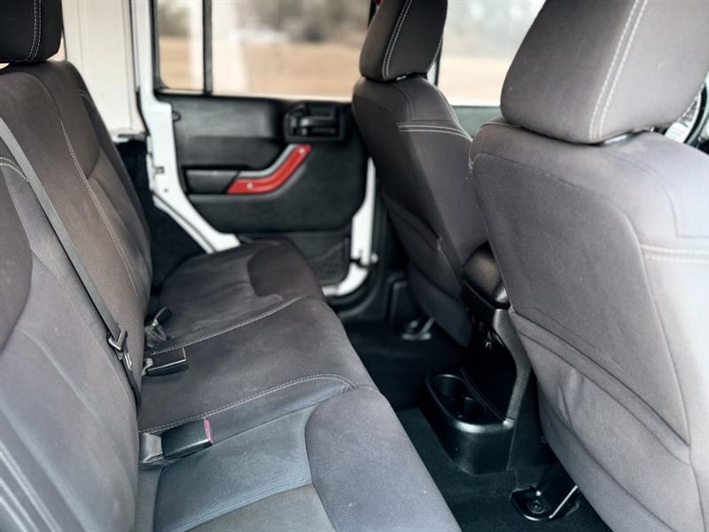 Jeep Wrangler Unlimited Sahara 4WD 2013