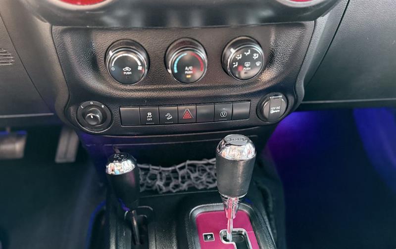 Jeep Wrangler Unlimited Sahara 4WD 2013