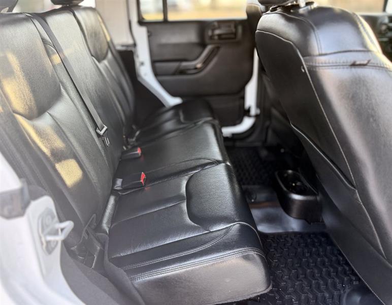 Jeep Wrangler Unlimited Sahara 4WD 2015