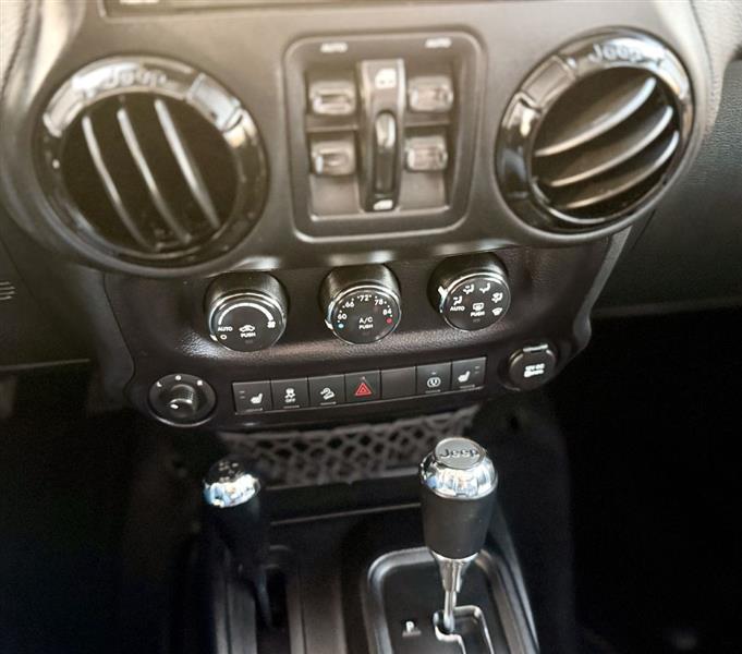 Jeep Wrangler Unlimited Sahara 4WD 2015