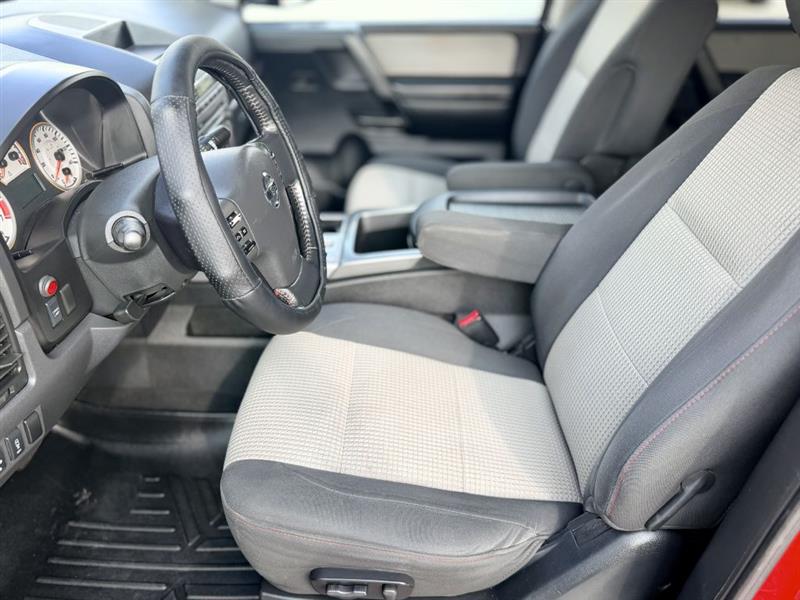 Nissan Titan PRO-4X Crew Cab 4WD SWB 2011