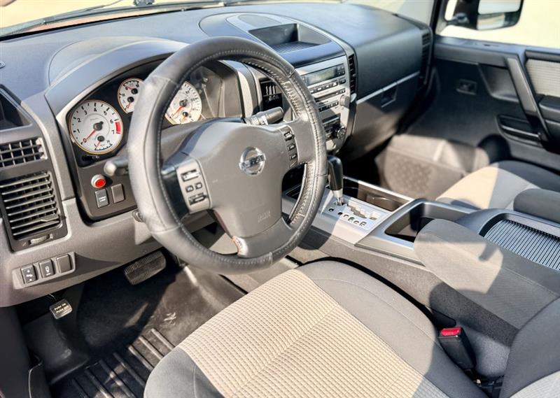 Nissan Titan PRO-4X Crew Cab 4WD SWB 2011