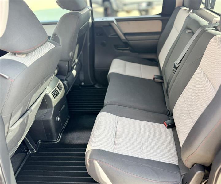 Nissan Titan PRO-4X Crew Cab 4WD SWB 2011