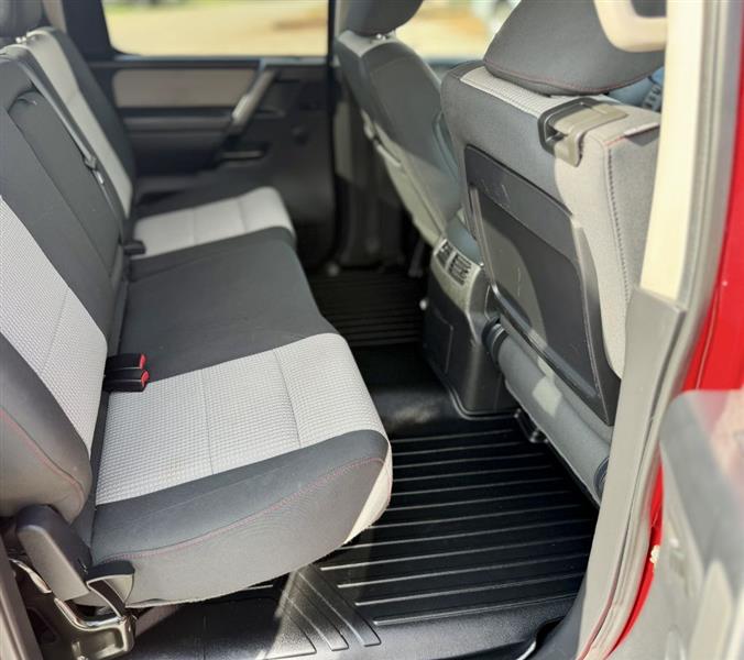 Nissan Titan PRO-4X Crew Cab 4WD SWB 2011