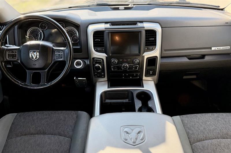 RAM 1500 SLT Crew Cab SWB 4WD 2016