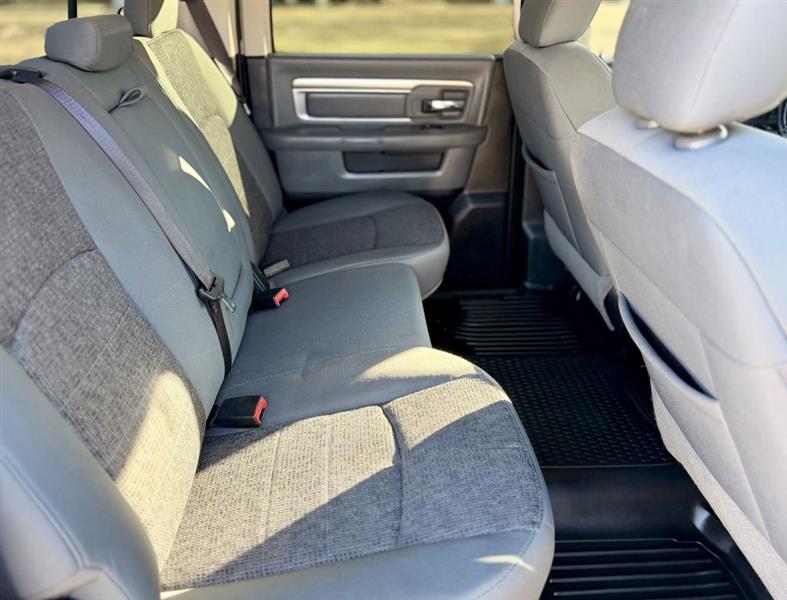 RAM 1500 SLT Crew Cab SWB 4WD 2016