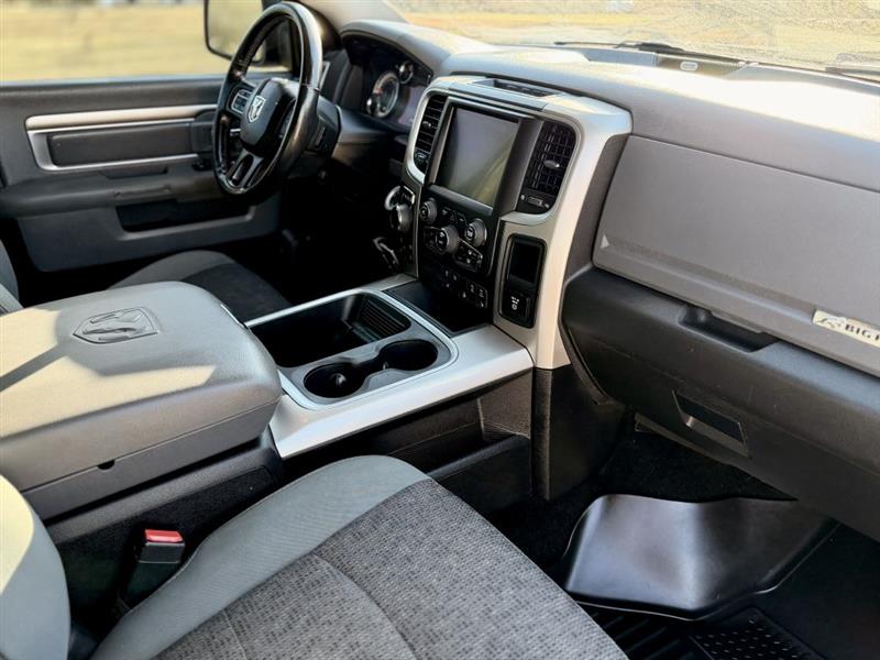 RAM 1500 SLT Crew Cab SWB 4WD 2016