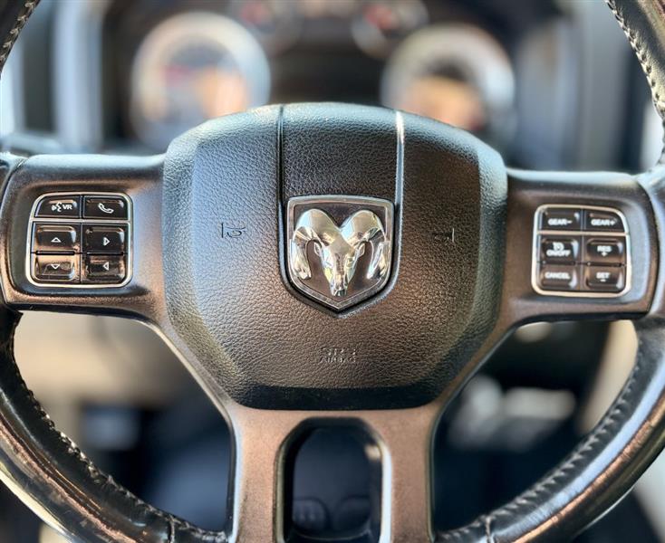 RAM 1500 SLT Crew Cab SWB 4WD 2016