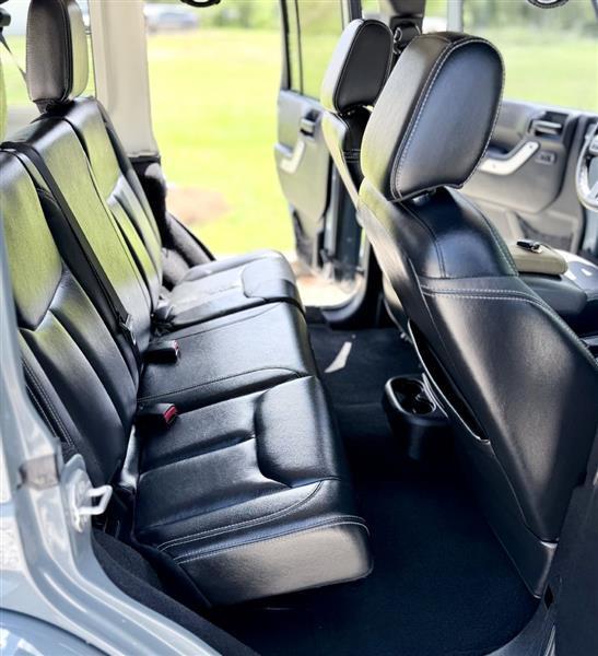 Jeep Wrangler Unlimited Sahara 4WD 2015