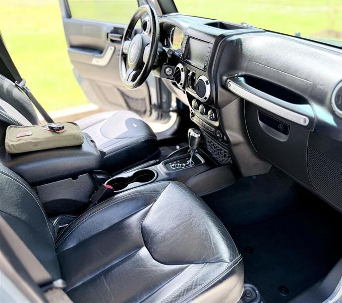 Jeep Wrangler Unlimited Sahara 4WD 2015