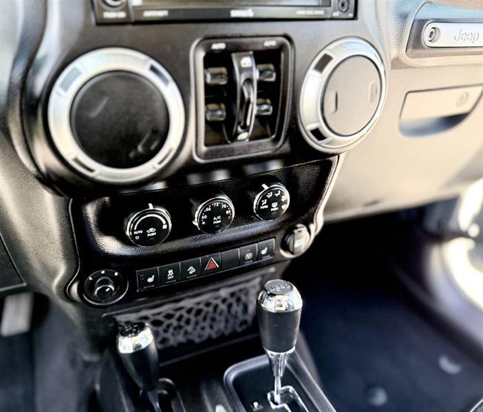 Jeep Wrangler Unlimited Sahara 4WD 2015