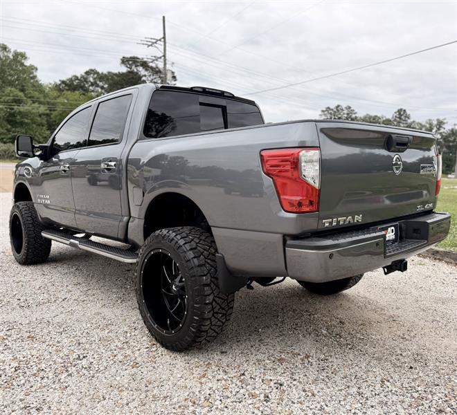 Nissan Titan SL Crew Cab 4WD 2017