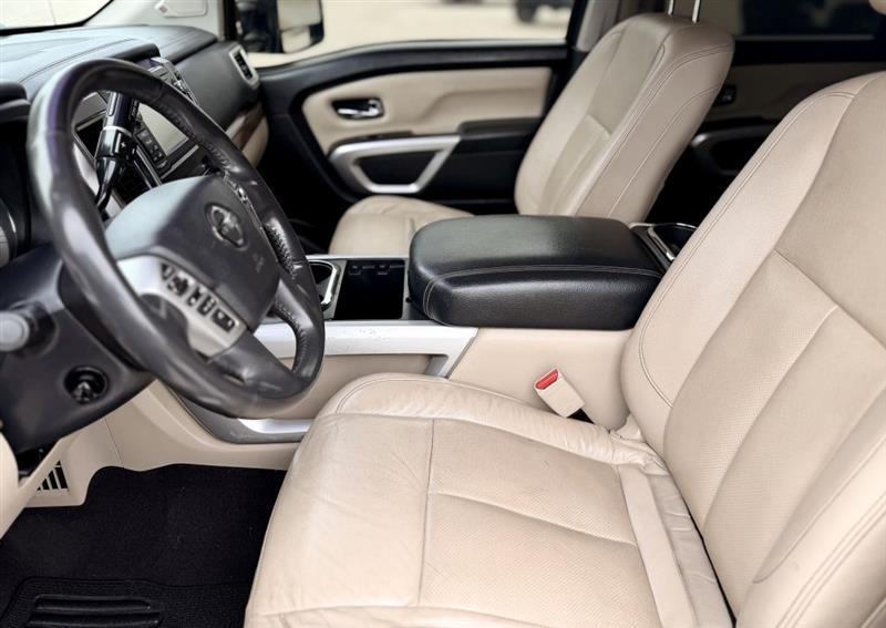 Nissan Titan SL Crew Cab 4WD 2017