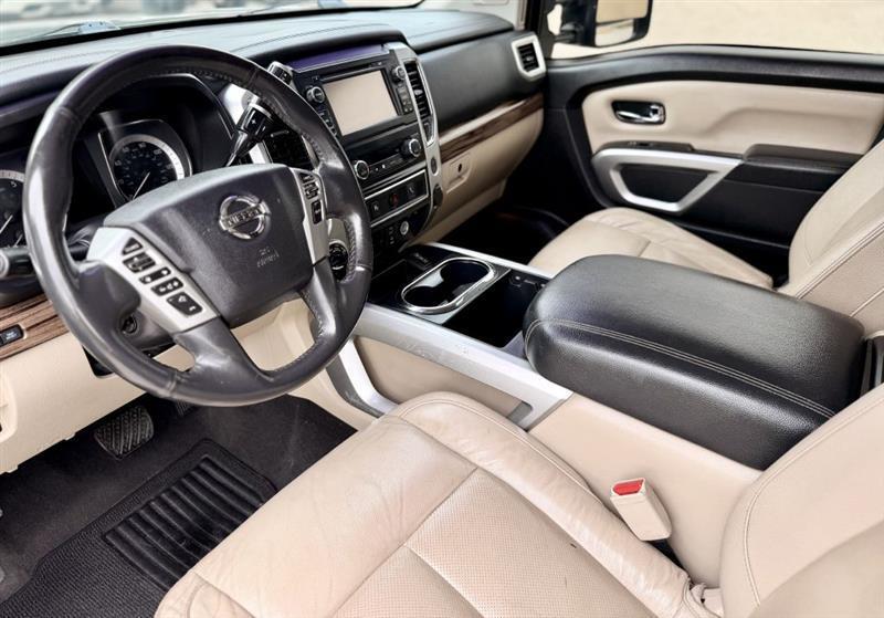 Nissan Titan SL Crew Cab 4WD 2017
