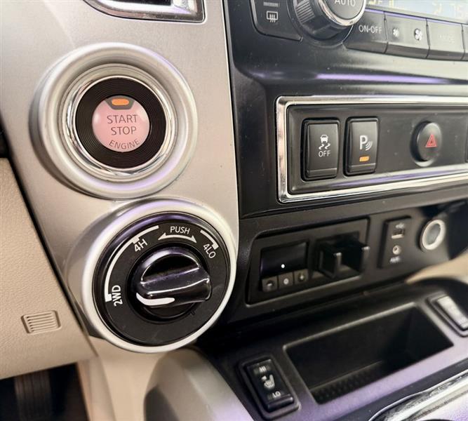 Nissan Titan SL Crew Cab 4WD 2017