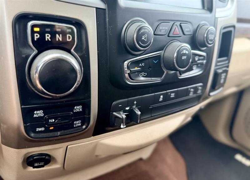 RAM 1500 SLT Crew Cab SWB 4WD 2015