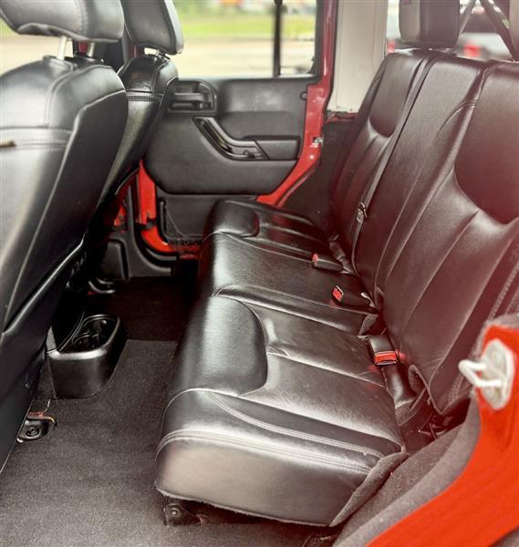 Jeep Wrangler Unlimited Sahara 4WD 2014