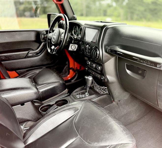 Jeep Wrangler Unlimited Sahara 4WD 2014