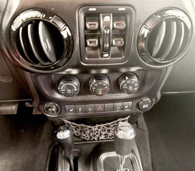 Jeep Wrangler Unlimited Sahara 4WD 2014