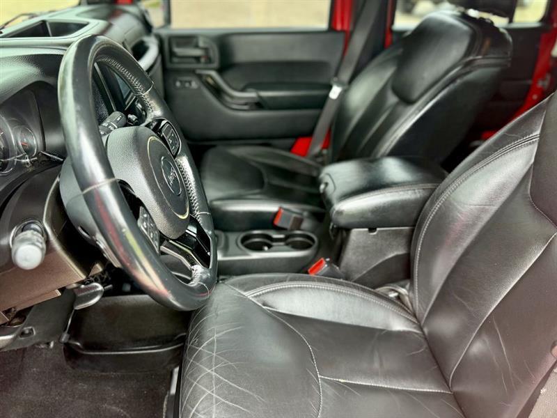 Jeep Wrangler Unlimited Sahara 4WD 2014