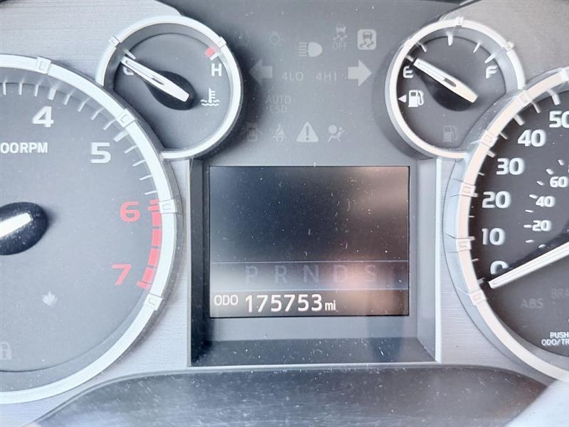 Toyota Tundra Platinum CrewMax 5.7L FFV 4WD 2016