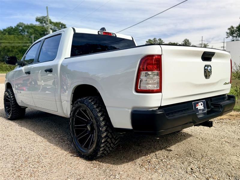 RAM 1500 Tradesman Crew Cab SB 4WD 2022