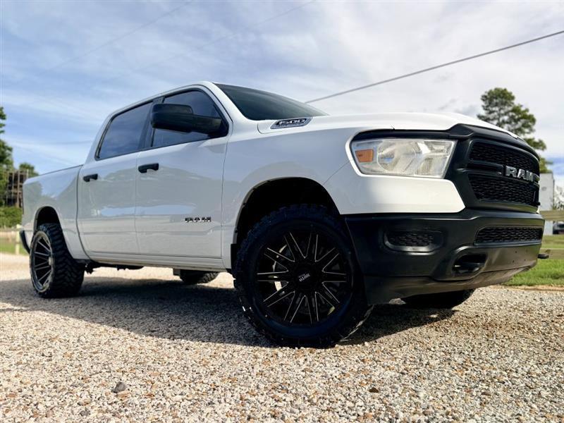 RAM 1500 Tradesman Crew Cab SB 4WD 2022