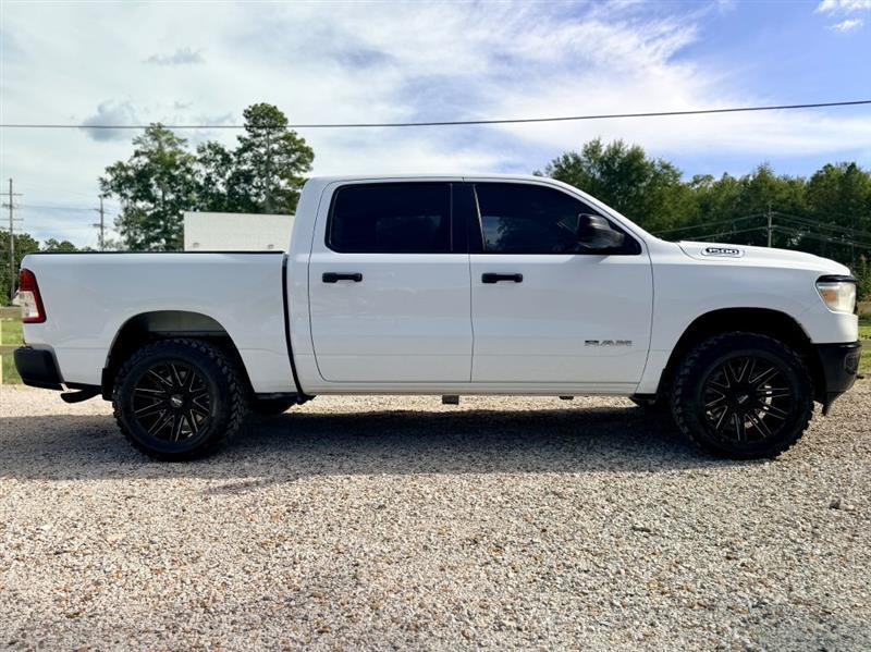 RAM 1500 Tradesman Crew Cab SB 4WD 2022