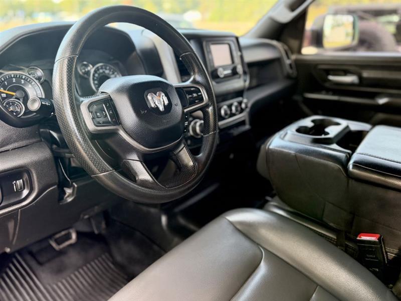 RAM 1500 Tradesman Crew Cab SB 4WD 2022