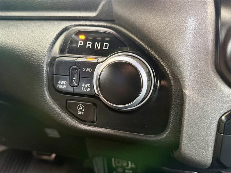 RAM 1500 Tradesman Crew Cab SB 4WD 2022