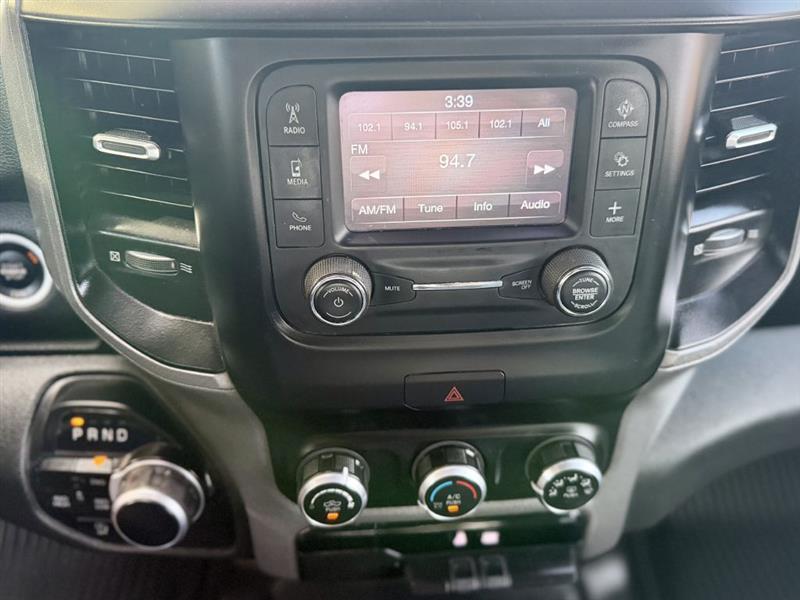 RAM 1500 Tradesman Crew Cab SB 4WD 2022