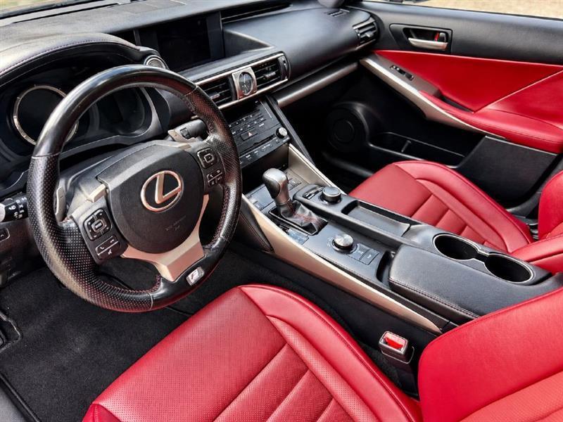 2018 Lexus IS 300 - Photo 10