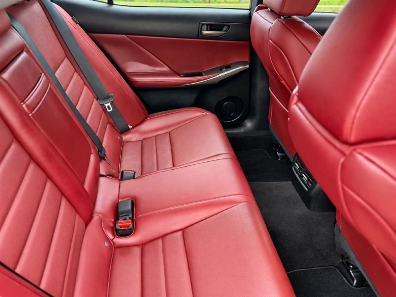 2018 Lexus IS 300 - Photo 15