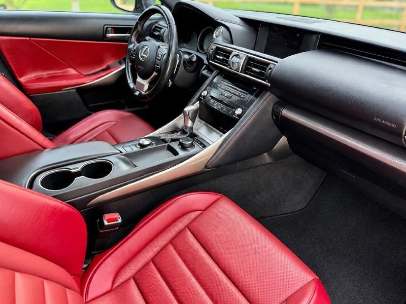 2018 Lexus IS 300 - Photo 16
