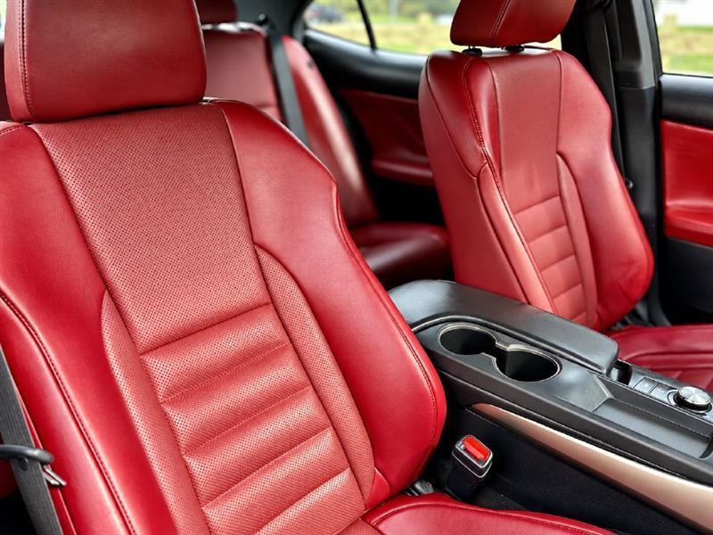 2018 Lexus IS 300 - Photo 17