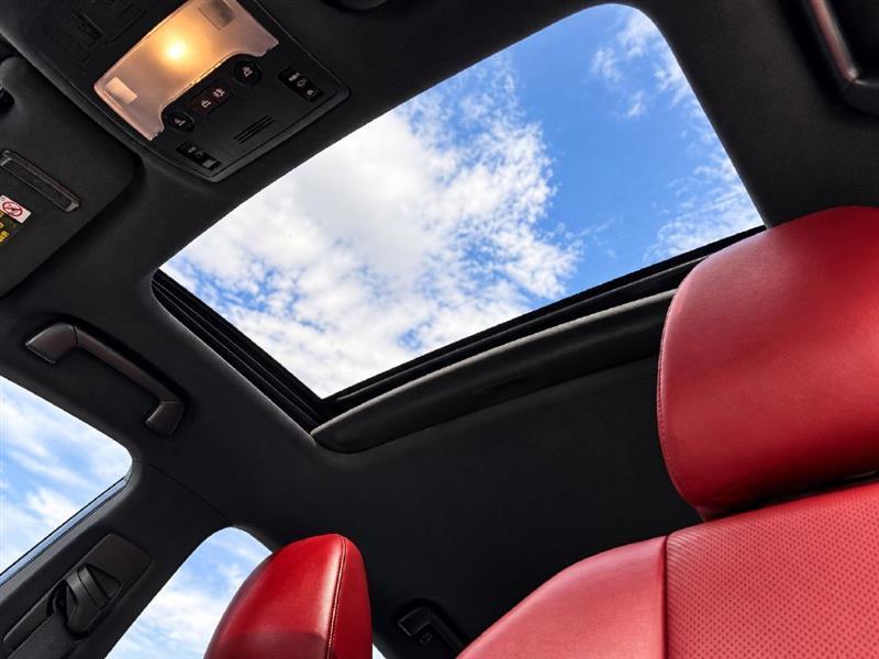 2018 Lexus IS 300 - Photo 18
