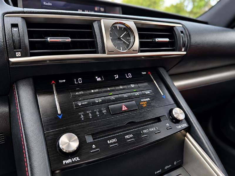 2018 Lexus IS 300 - Photo 19