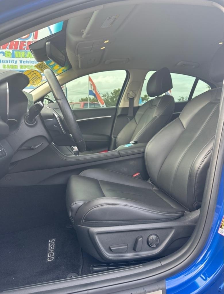 Genesis G70 2.0T RWD 2023