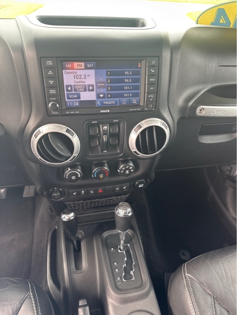 Jeep Wrangler Unlimited Sahara 4WD 2014