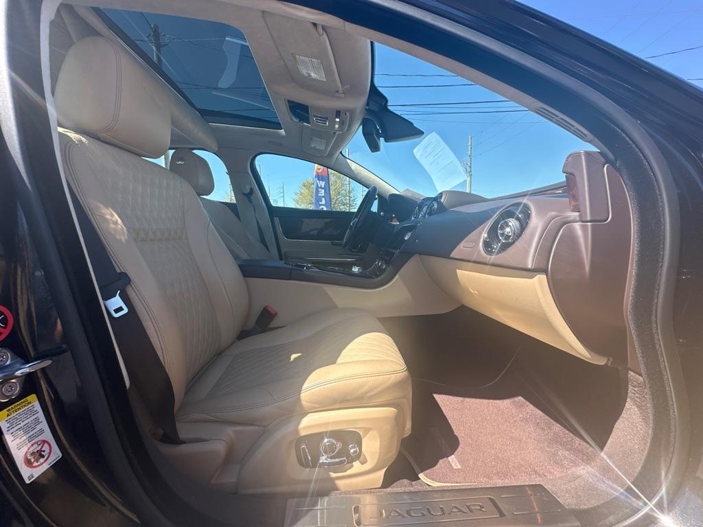 Jaguar XJ-Series  2016